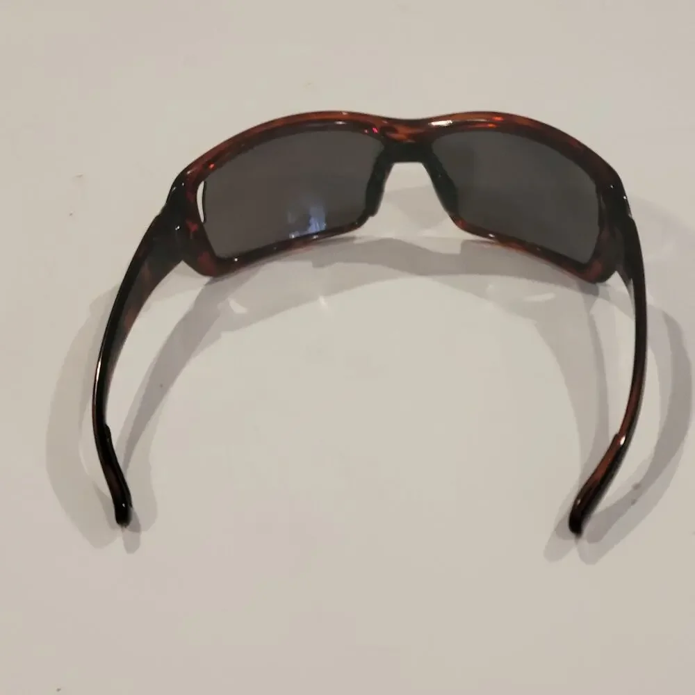 Tifosi Mast SL wrap around tortoise frame sunglasses. Unisex.